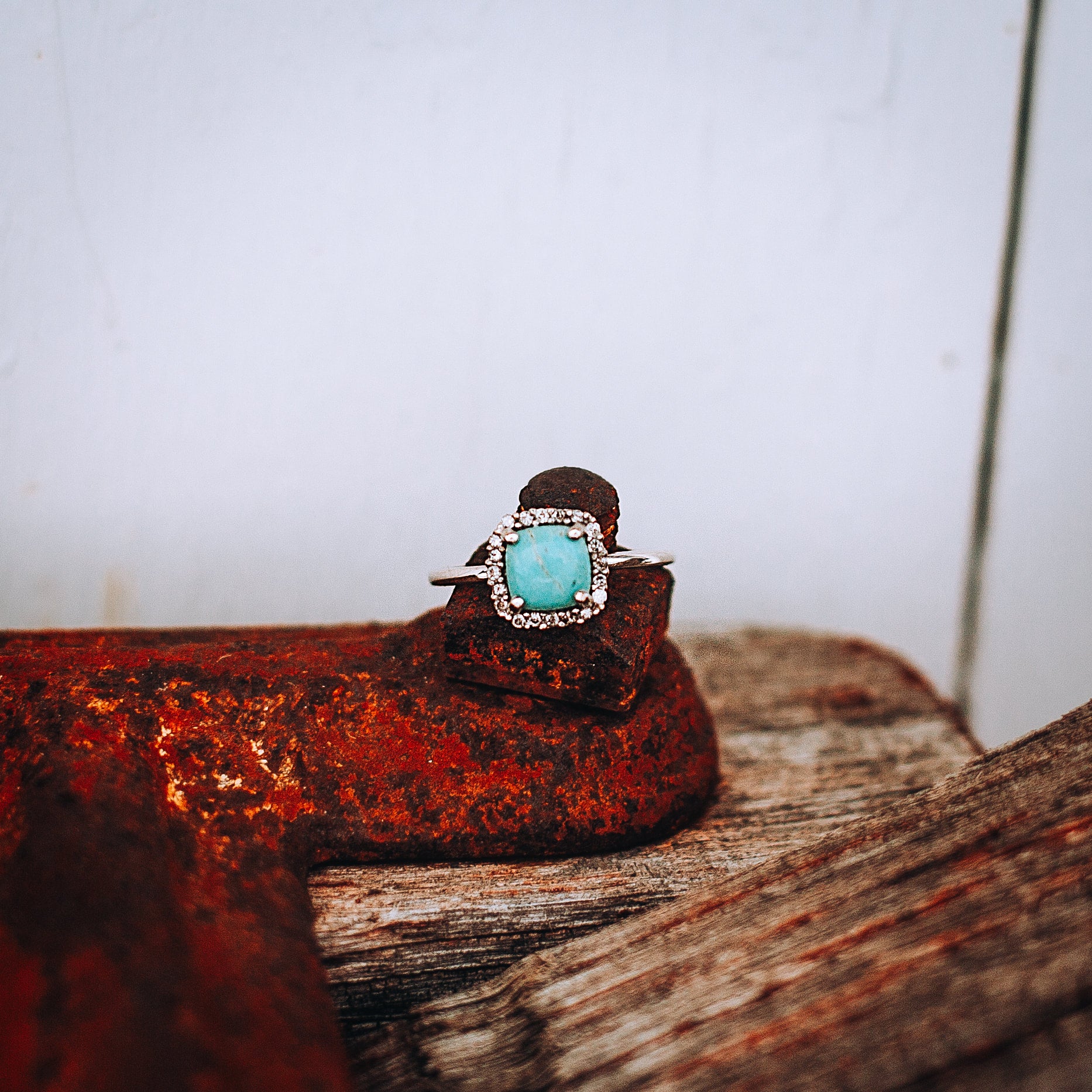 White gold ring with turquoise stone shop